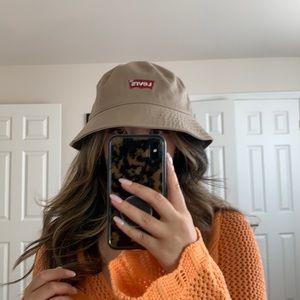 Levi’s Bucket Hat - Taupe